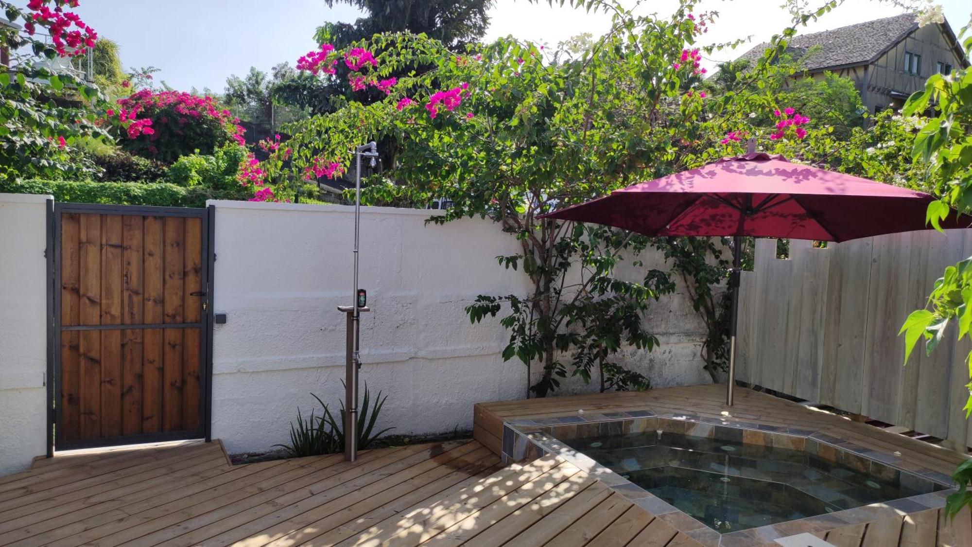 Les Coulirooms - Suite Avec Jacuzzi Et Grande Terrasse Sainte-Anne  Luaran gambar