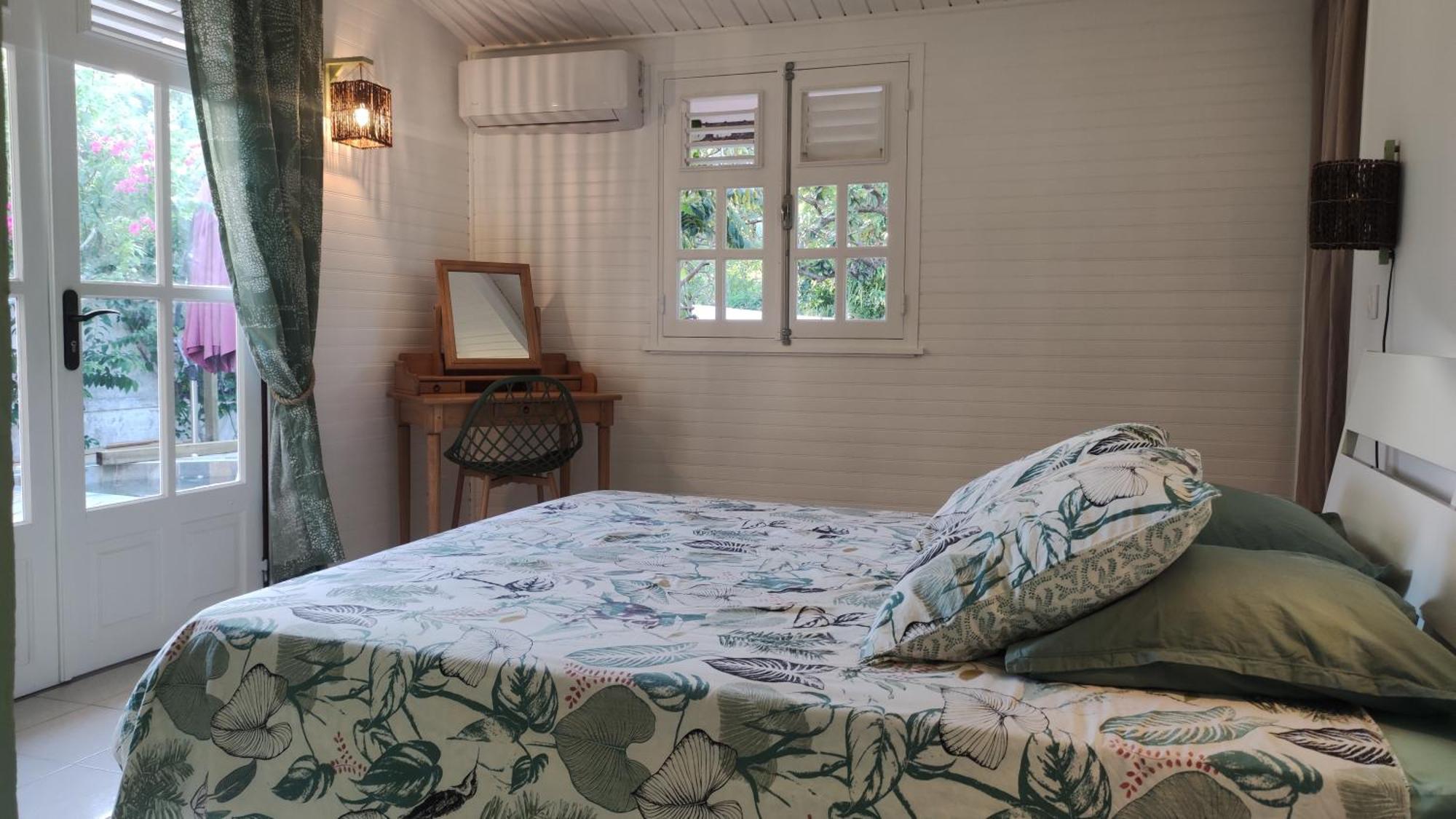 Les Coulirooms - Suite Avec Jacuzzi Et Grande Terrasse Sainte-Anne  Luaran gambar